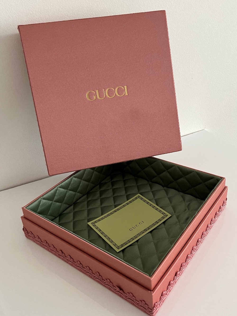 Gucci Satin Large Box Jewerly Beauty Make Up Storage Gold Logo Pink Green
